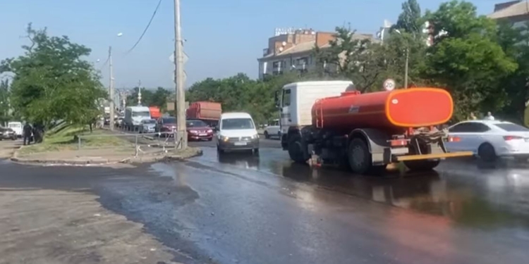 В Николаеве снова огромные пробки, руководитель патрульной полиции просит водителей не пререкаться (ВИДЕО)