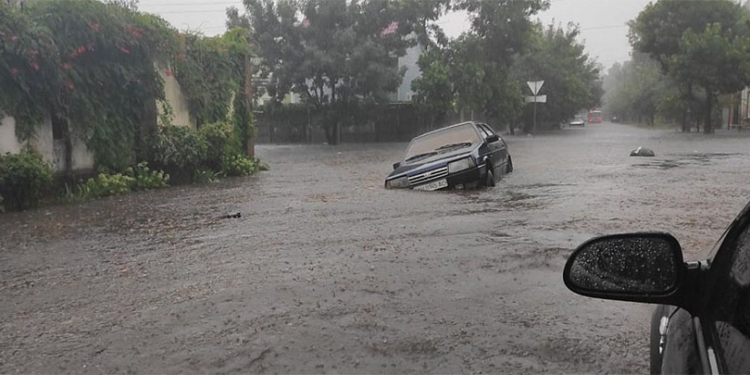Потоп в Бердянске. Город ушел под воду, 2 человек убило током (ФОТО, ВИДЕО)