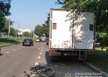 Угнанный в Очакове ВАЗ сбил велосипедиста в Николаеве