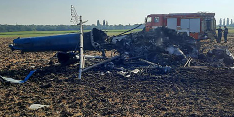 Под Николаевом упал вертолет Ми-2, два человека погибли (ФОТО, ВИДЕО)