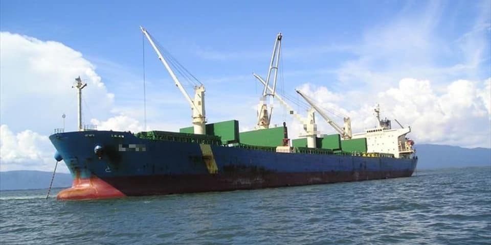 Украинца обвинили в пиратстве - захватил судно в Индийском океане, требуя свою зарплату (ФОТО) 3