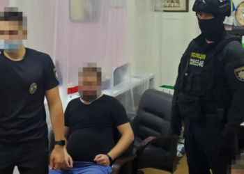 От ПЦР-справок до полицейских удостоверений: на Хмельнитчине накрыли подпольную типографию, печатавшую фальшивки