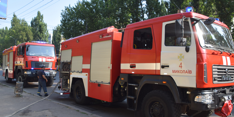 В Николаеве воскресным утром загорелась пекарня (ФОТО)