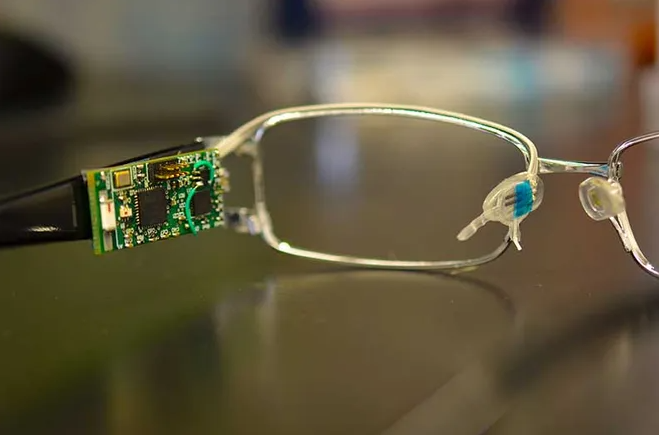 Разработаны очки для диабетиков, измеряющие уровень сахара