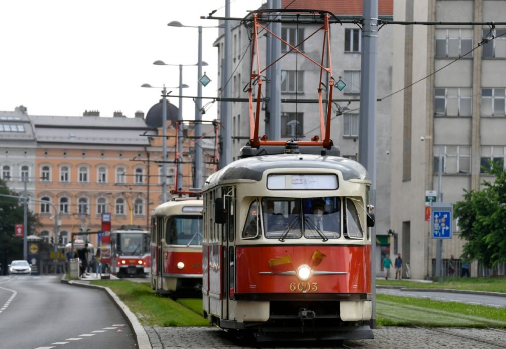В Праге прошел парад старинных трамваев (ФОТО) 11