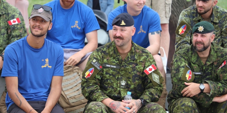 Вместе с николаевцами День ВМС отмечали и канадские военные (ФОТО)