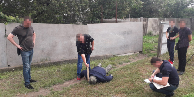 В Николаеве участковый палкой и ногами избил мужчину – разозлился очень (ФОТО)