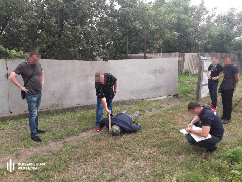 В Николаеве участковый палкой и ногами избил мужчину – разозлился очень (ФОТО)