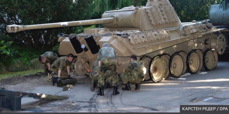 В Германии пенсионер хранил дома танк “Пантера”, пушку и торпеду. Ему грозит штраф до €500 тыс. (ФОТО)