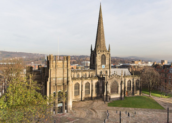 Жительница Уэльса вернула в библиотеку взятую 300 лет назад книгу