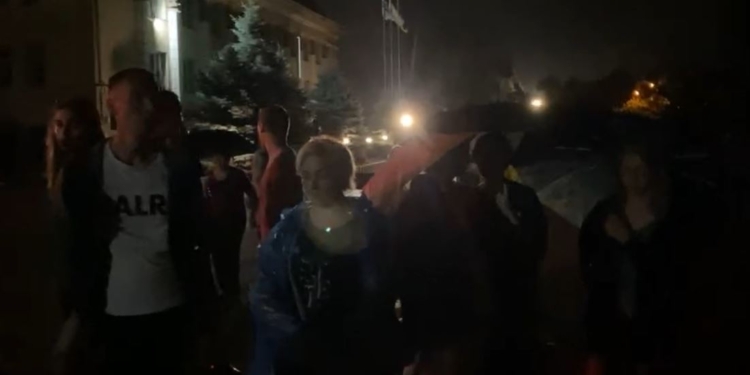 В Николаеве взбунтовались жители ул.Заводской – не пускают большегрузы и хотят прийти на сессию горсовета (ВИДЕО)