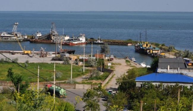 Рыболовецкое судно из Очакова терпит бедствие в Черном море. РФ направила к нему ракетный катер