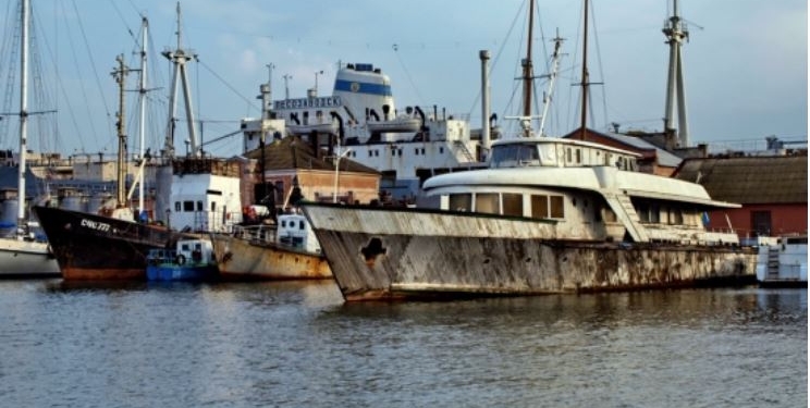 Украинские и американские водолазы подняли со дна любимую яхту Брежнева (ВИДЕО)