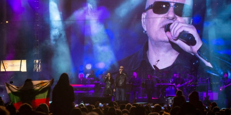 Тенденция. В Болгарии на выборах победила партия шоумена и певца