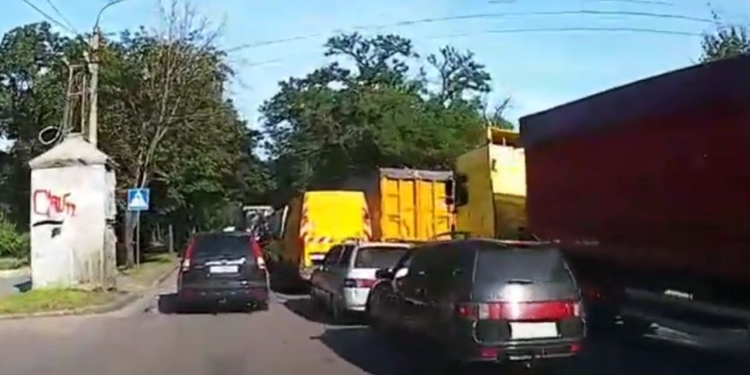 Николаев забит фурами, третье решение исполкома не выполняется, как и первые два (ВИДЕО)