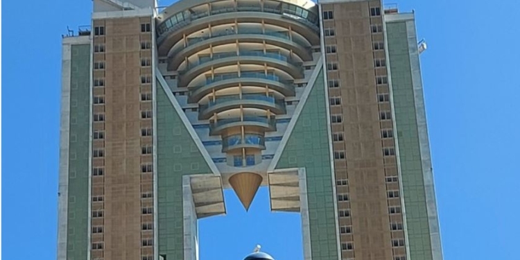 Самый высокий в Европе жилой дом построили в Испании. Жить в нем  – дорогое удовольствие (ФОТО, ВИДЕО)