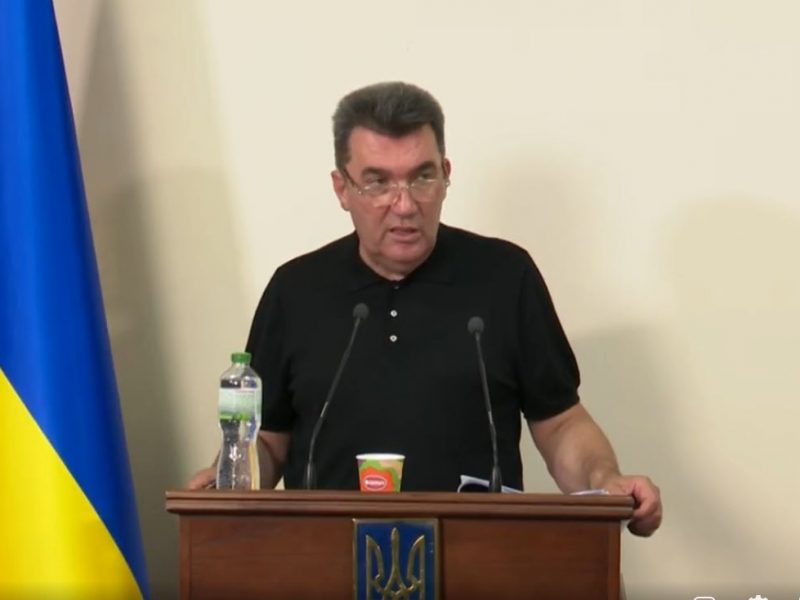 Секретарь СНБО Данилов наехал на спикера Разумкова из-за закона об олигархах