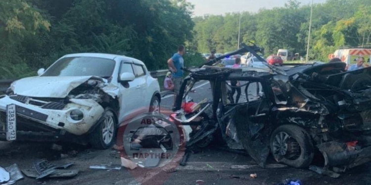 Жуткое ДТП в Крыму. Грузовик снес 5 машин – 5 человек погибло, 9 пострадало (ФОТО, ВИДЕО)