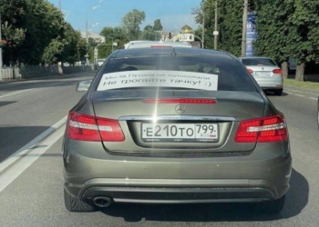 “Мы за Путина не голосовали, не трогайте тачку”. Такой надписью решили обезопасить Мерседес из РФ в Украине (ФОТО)