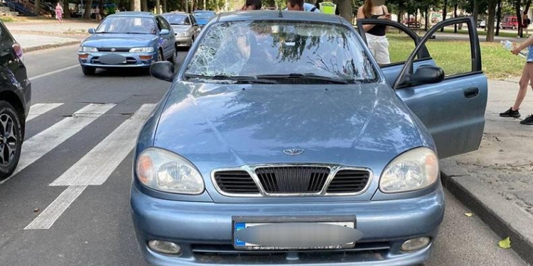 В Николаеве на переходе LANOS сбил двух пешеходов (ФОТО)