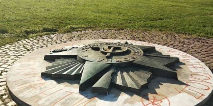 Во Львове хотят демонтировать копию советского ордена на «Марсовом поле» – россияне возмутились