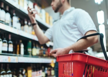 Николаевскому горсовету предлагают запретить ночную торговлю алкоголем, – депутаты настроены скептически