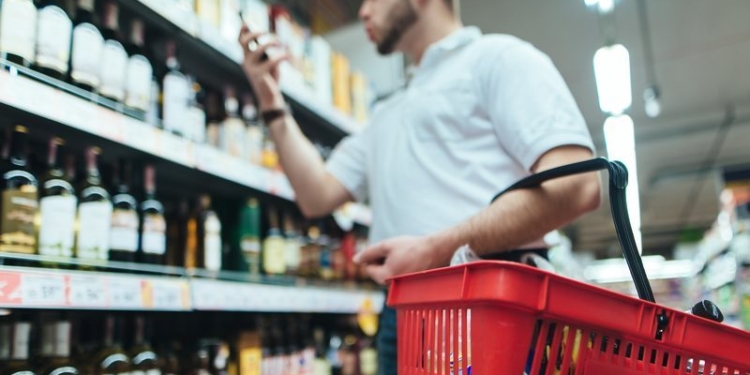 Николаевскому горсовету предлагают запретить ночную торговлю алкоголем, – депутаты настроены скептически