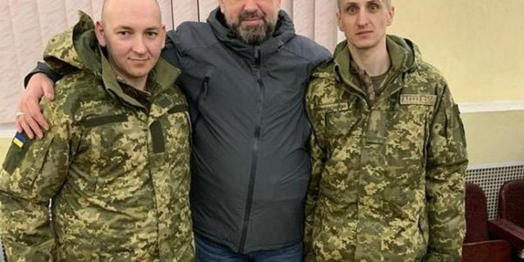 Провода к ногам, глазам, ушам, гениталиям, языку, зубам, выгоняли голым на мороз и обливали водой. Украинского разведчика 3 года пытали в плену (ФОТО)