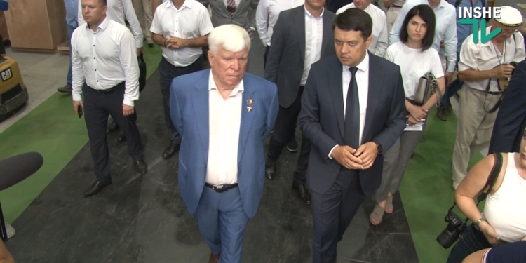 Спикер Разумков в Николаеве посетил судостроительный завод “НИБУЛОН” (ФОТО, ВИДЕО)