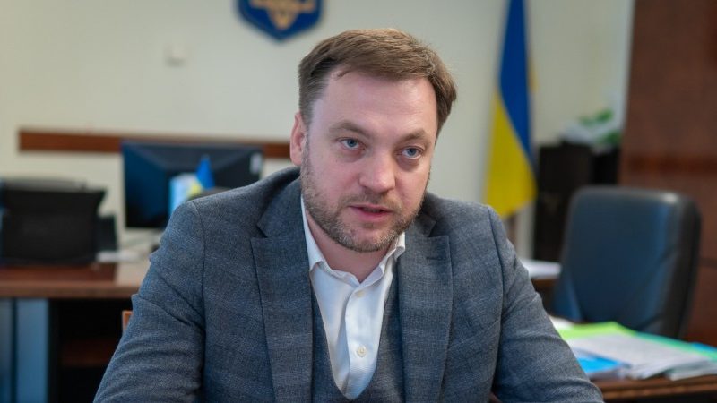 Глава МВД признался, что ключевые дела министерства обсуждает с Зеленским