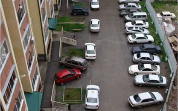 Киев вводит плату за парковку автомобилей во дворах жилых домов: справедливости ради