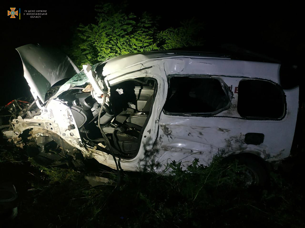 ДТП на Николаевщине. Водителя Renault вырезали из обломков после столкновения с DAF (ФОТО) 1
