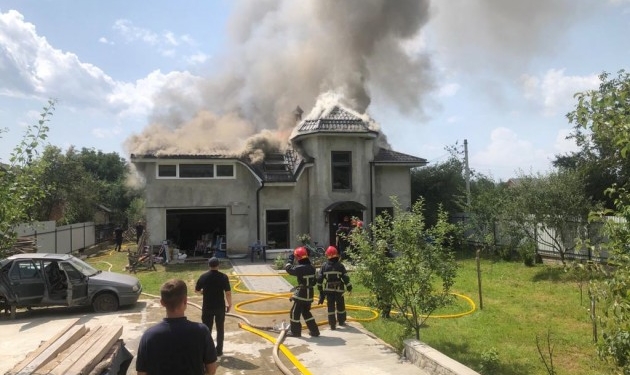 В Ивано-Франковской области самолет упал на жилой дом: погибли четверо