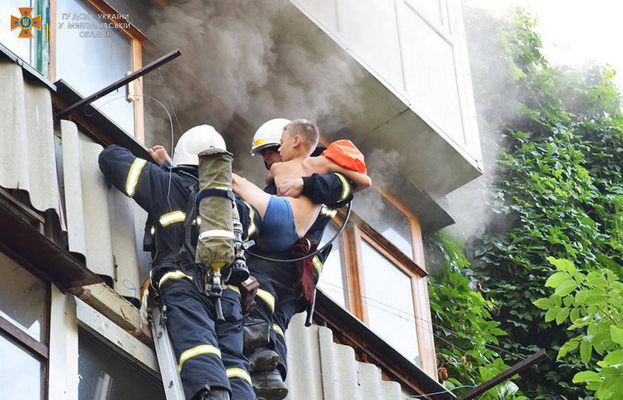 Пожарные спасли ребенка из горящей квартиры на 4-м этаже в Николаеве (ФОТО) 15