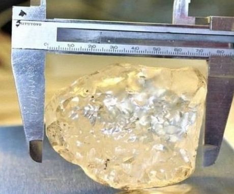 В Африке нашли огромный алмаз весом более 1000 каратов 3