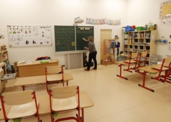 Директор школы обвинила родителей в краже ковра, купленного за их деньги и 4 года пролежавшего в шкафу