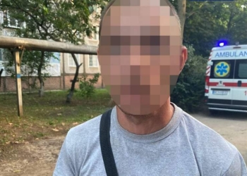 В Корабельном районе Николаева патрульные задержали мужчину в крови и с ножом (ФОТО)