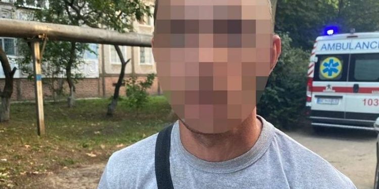 В Корабельном районе Николаева патрульные задержали мужчину в крови и с ножом (ФОТО)