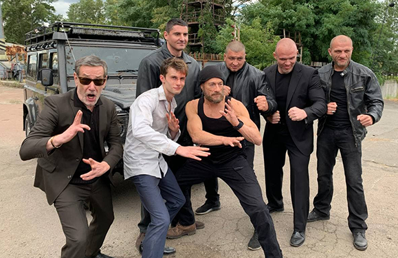 Актер из Николаева снялся в комедийном боевике Netflix вместе с Ван Даммом (ВИДЕО)