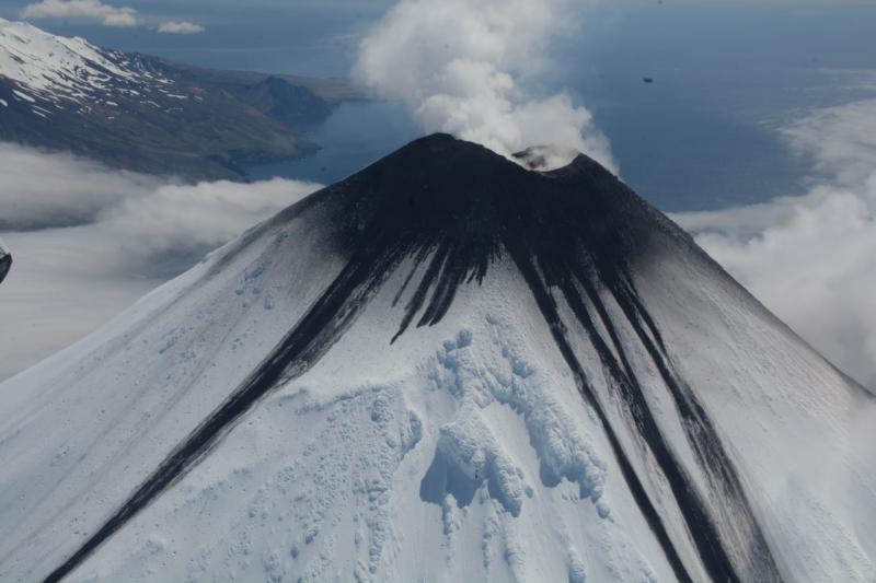Впервые за 7 последних лет на Аляске одновременно извергаются три вулкана 1