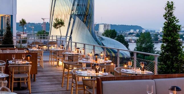 Во французском Бордо нефтяной завод стал 5-звездочным отелем (ФОТО)