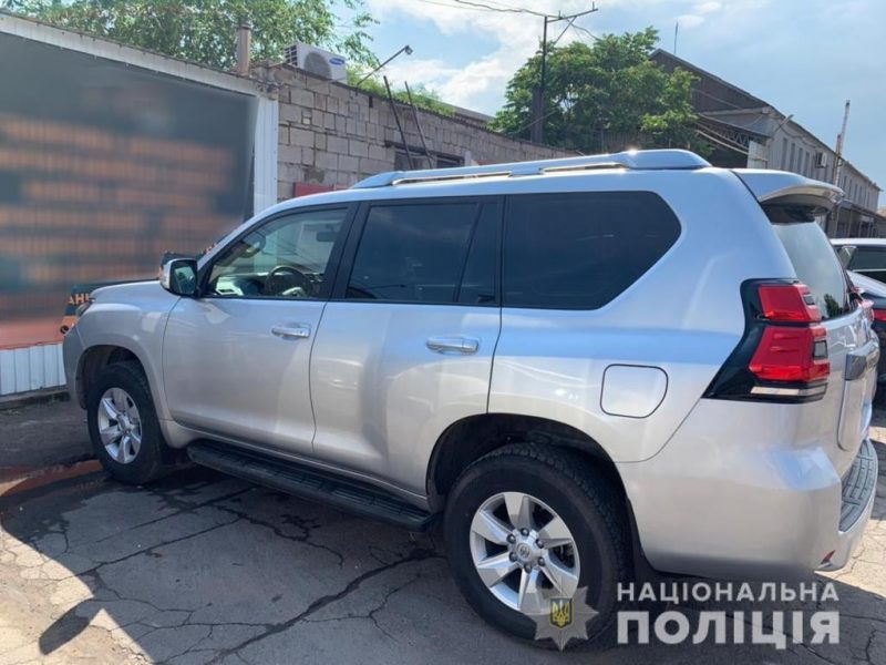 В Николаеве ночью угнали серебристую Toyota Land Cruiser Prado (ФОТО)