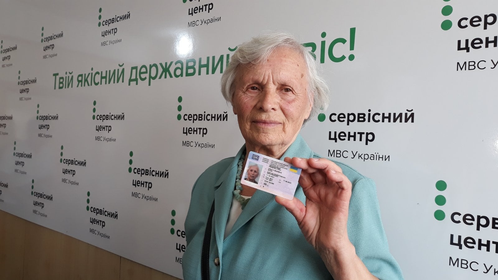 В Николаеве 79-летняя женщина получила первые в своей жизни водительские права (ФОТО)