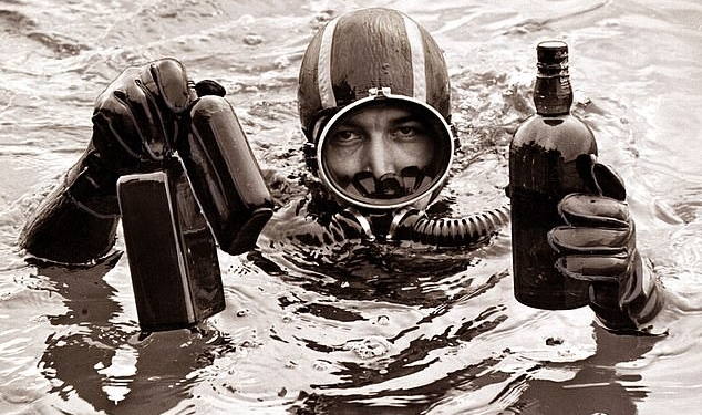 Бутылку виски, спасенную после кораблекрушения и вдохновившую на создание кинофильма, продали за рекордные почти 13 тыс. фунтов стерлингов