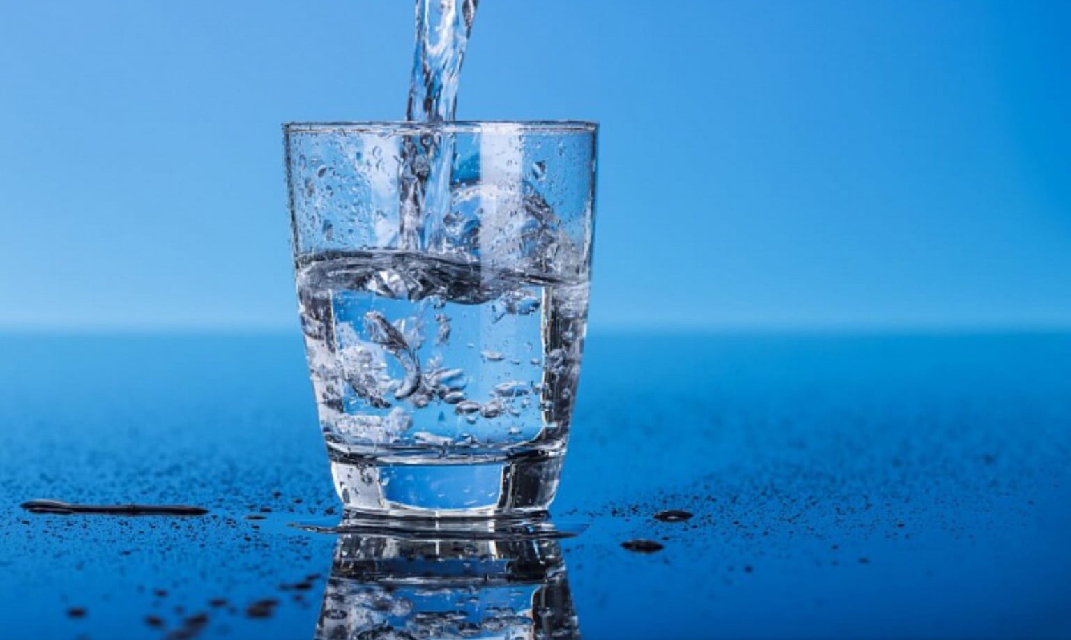 «Николаевводоканал» просит горожан сообщать адреса, по которым вода из крана идет с неприятным запахом и вкусом