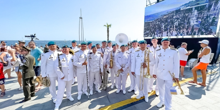 Оркестр николаевской бригады морской пехоты получил приз зрительских симпатий на Межконтинентальном онлайн-конкурсе песни в США (ФОТО)