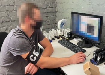 В Киеве накрыли бото-ферму на 15 тысяч аккаунтов, которая критиковала «Крымскую платформу» (ФОТО)