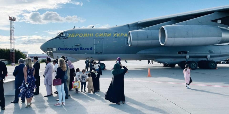 В «Борисполе» приземлился самолет с эвакуированными из Кабула – на борту было около 80 украинцев (ФОТО, ВИДЕО)