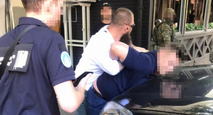 Николаевские оперативники ГБР задержали начальника Юго-Западной  экоинспекции, – вымогал взятку за открытие АЗС