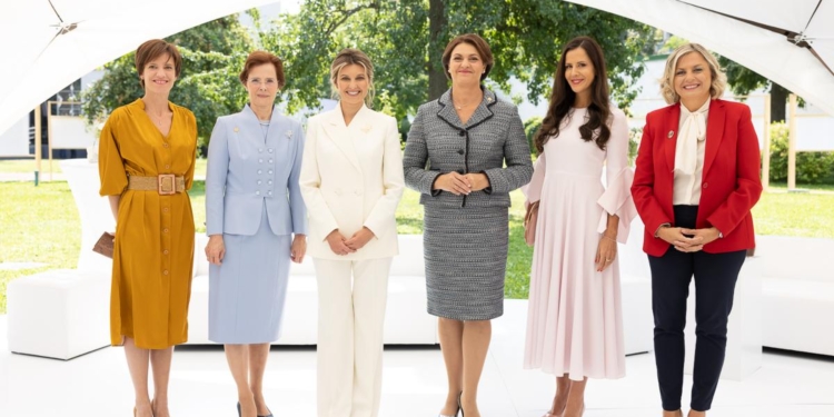 Мягкая сила. Чем закончился саммит первых леди и джентльменов (ФОТО, ВИДЕО)